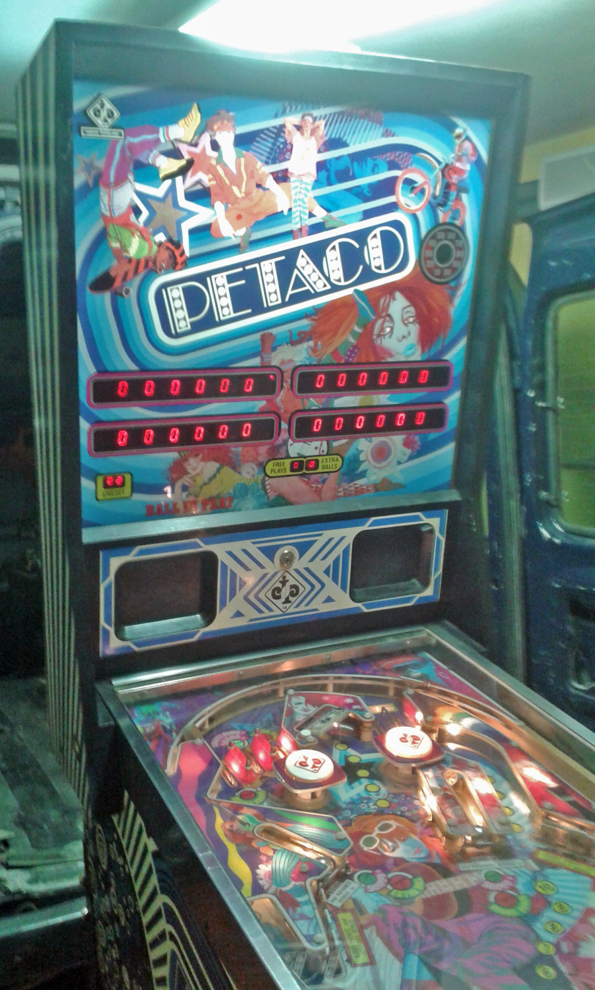 Petaco is a pinball machine released in 1983 by Juegos Populares, known for its engaging gameplay and vibrant design.